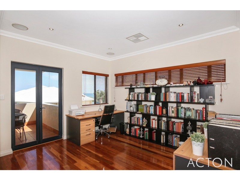 5A Pinnace Court, Halls Head WA 6210
