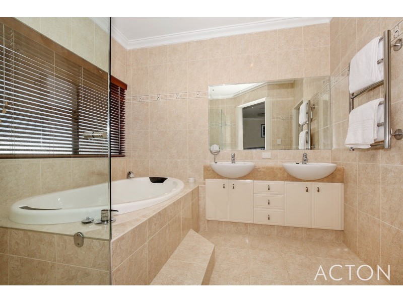 5A Pinnace Court, Halls Head WA 6210