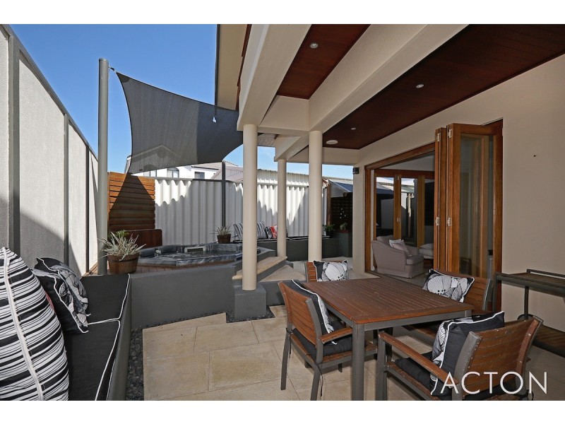 5A Pinnace Court, Halls Head WA 6210