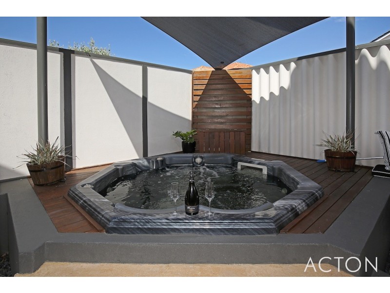 5A Pinnace Court, Halls Head WA 6210