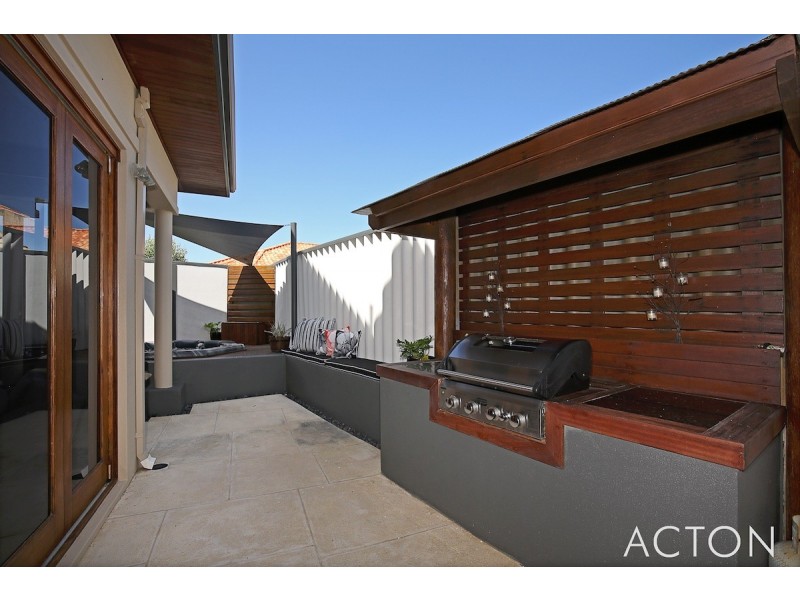 5A Pinnace Court, Halls Head WA 6210