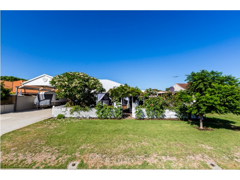 27 Kitchener Street, Dudley Park WA 6210