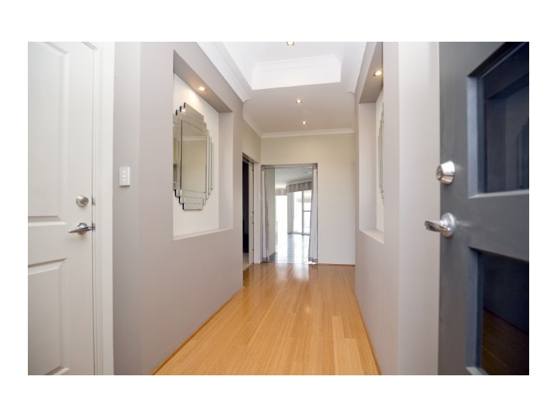 24 Jasper Way, Lakelands WA 6180