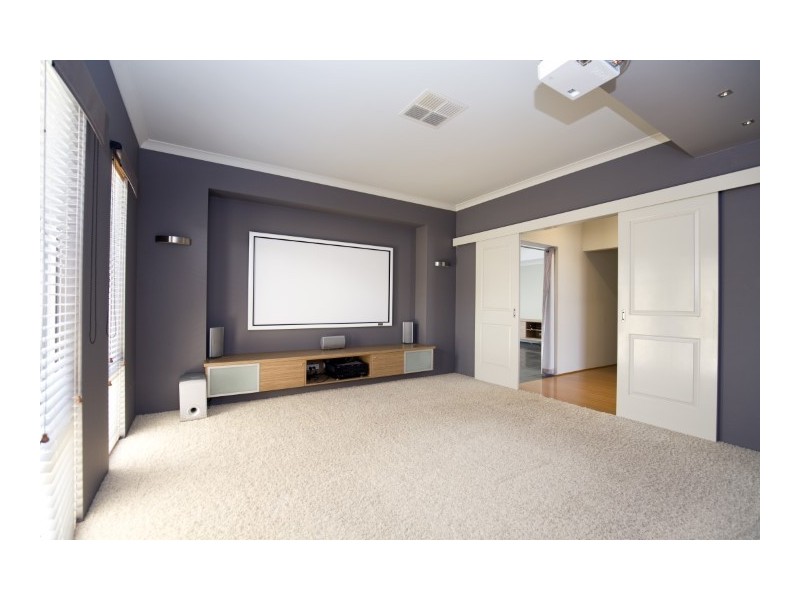 24 Jasper Way, Lakelands WA 6180