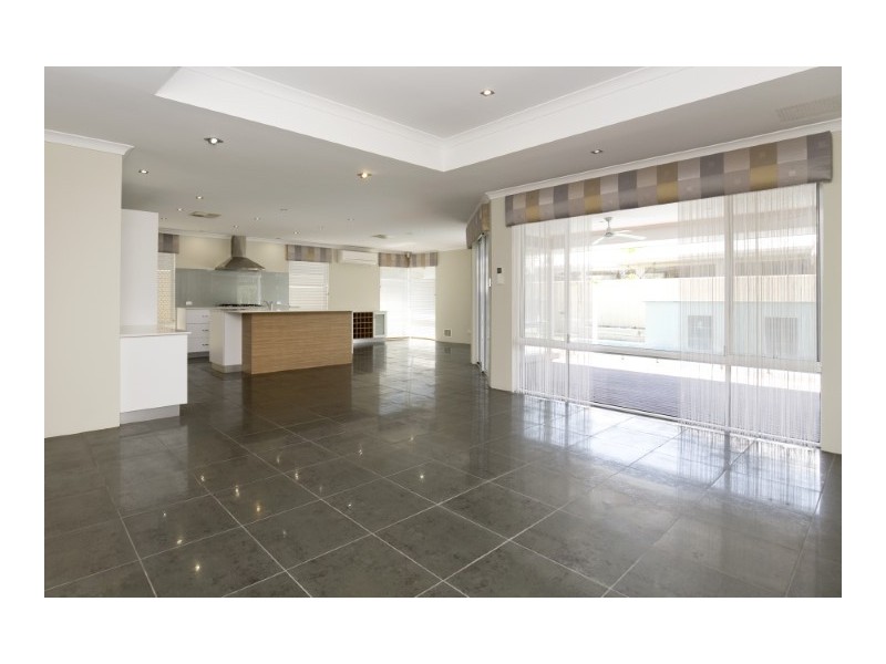 24 Jasper Way, Lakelands WA 6180