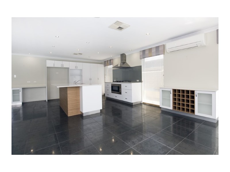 24 Jasper Way, Lakelands WA 6180