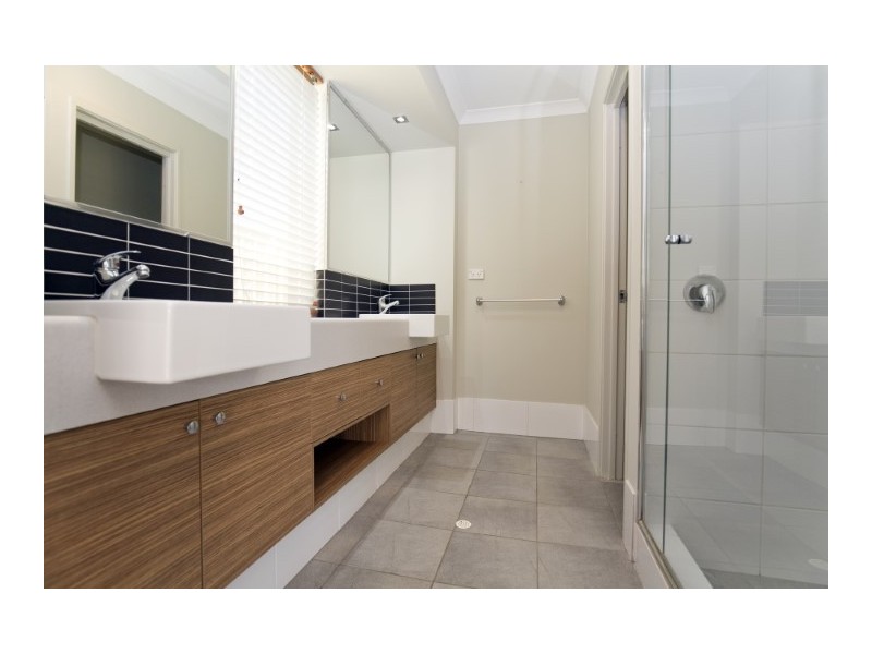 24 Jasper Way, Lakelands WA 6180