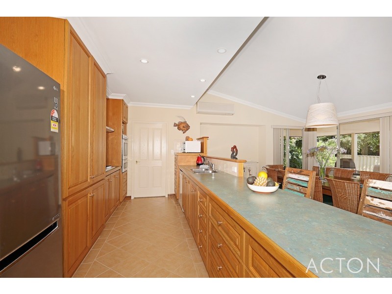 11 Chennile Vista, Halls Head WA 6210