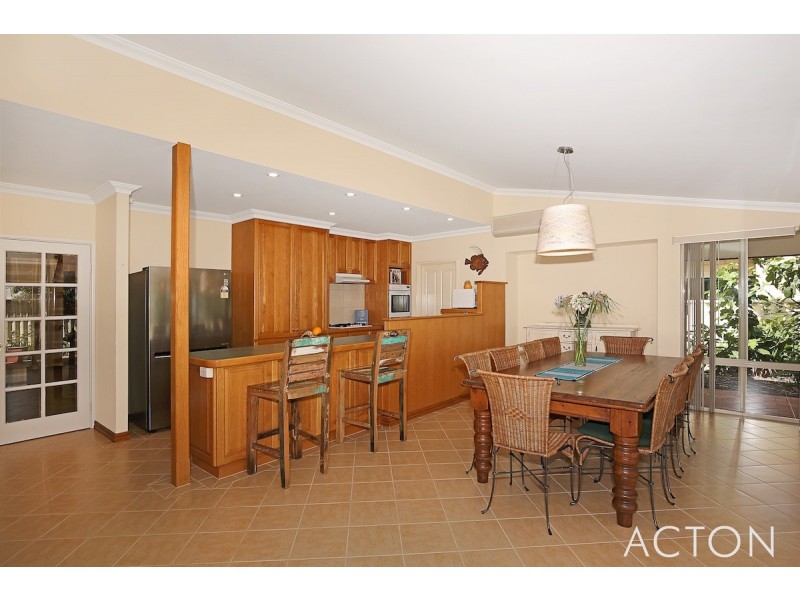 11 Chennile Vista, Halls Head WA 6210