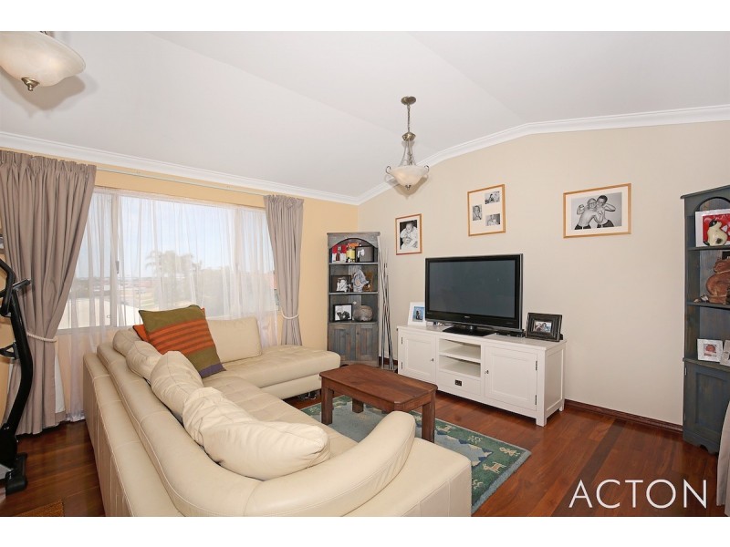 11 Chennile Vista, Halls Head WA 6210