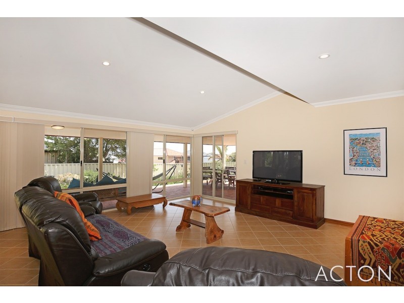 11 Chennile Vista, Halls Head WA 6210