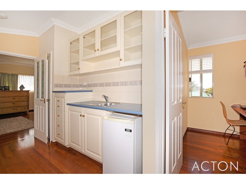 11 Chennile Vista, Halls Head WA 6210