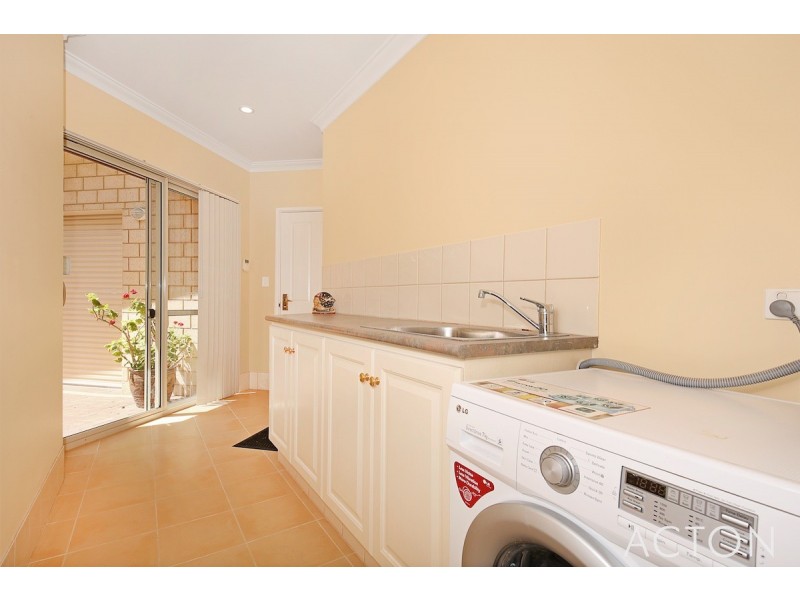 11 Chennile Vista, Halls Head WA 6210