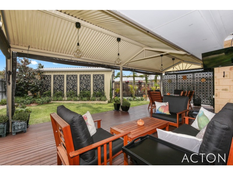 10 Senecio Way, Halls Head WA 6210