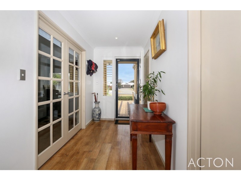 10 Senecio Way, Halls Head WA 6210