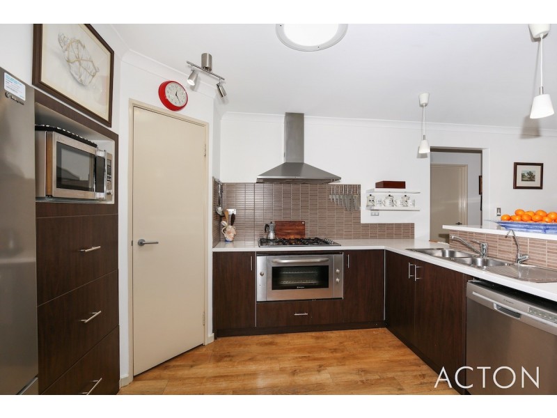 10 Senecio Way, Halls Head WA 6210