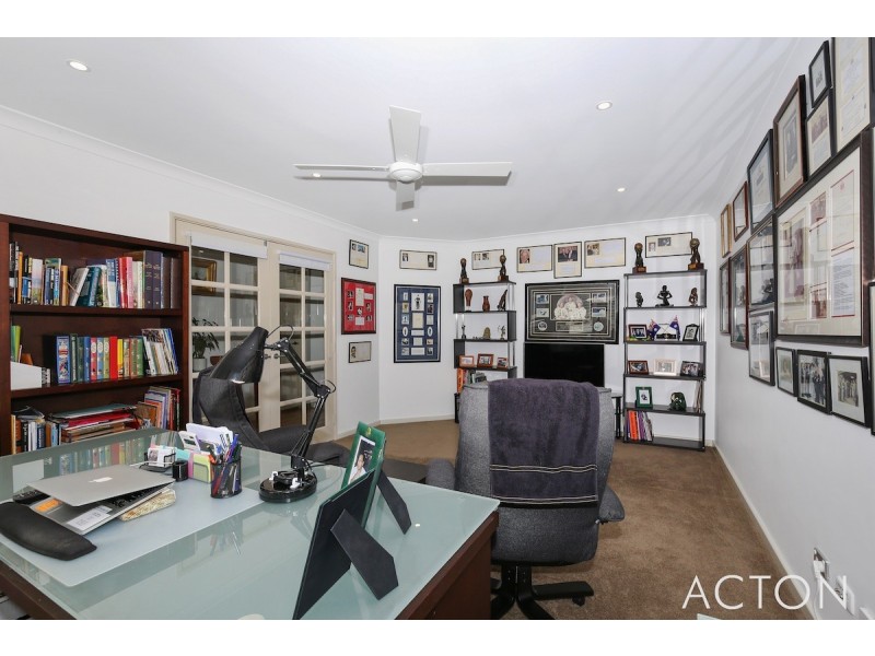 10 Senecio Way, Halls Head WA 6210