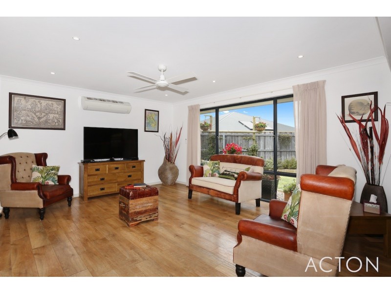 10 Senecio Way, Halls Head WA 6210