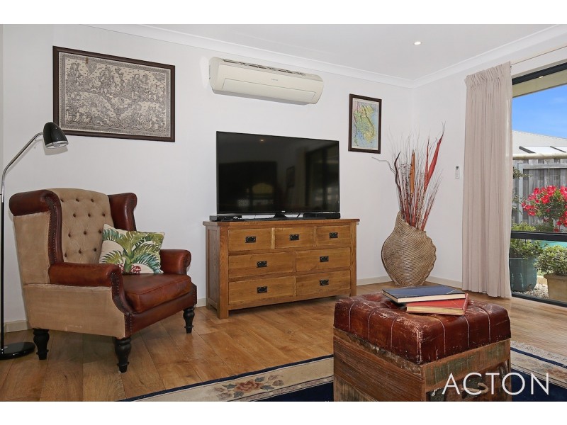 10 Senecio Way, Halls Head WA 6210