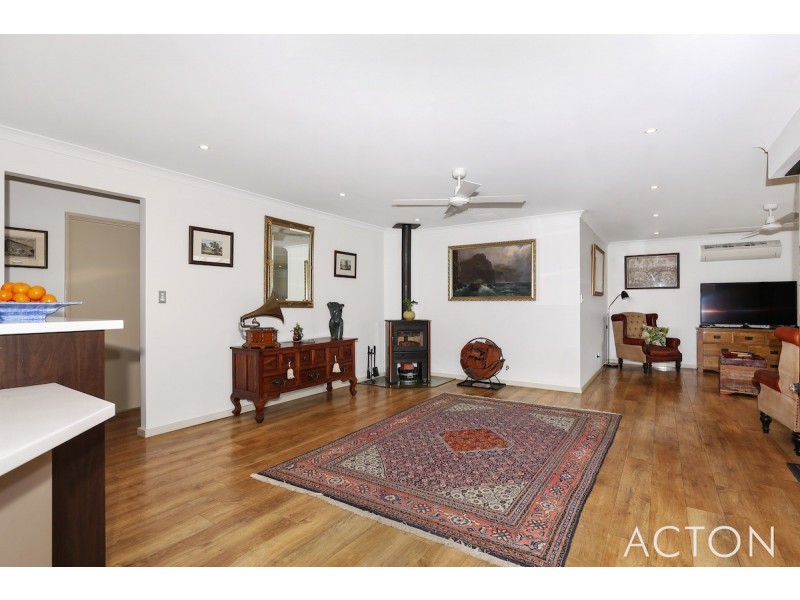 10 Senecio Way, Halls Head WA 6210