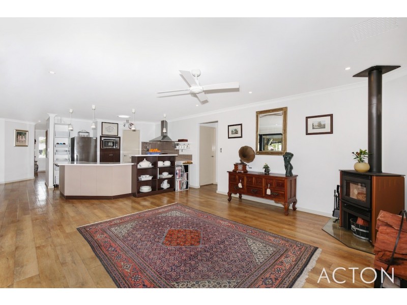 10 Senecio Way, Halls Head WA 6210