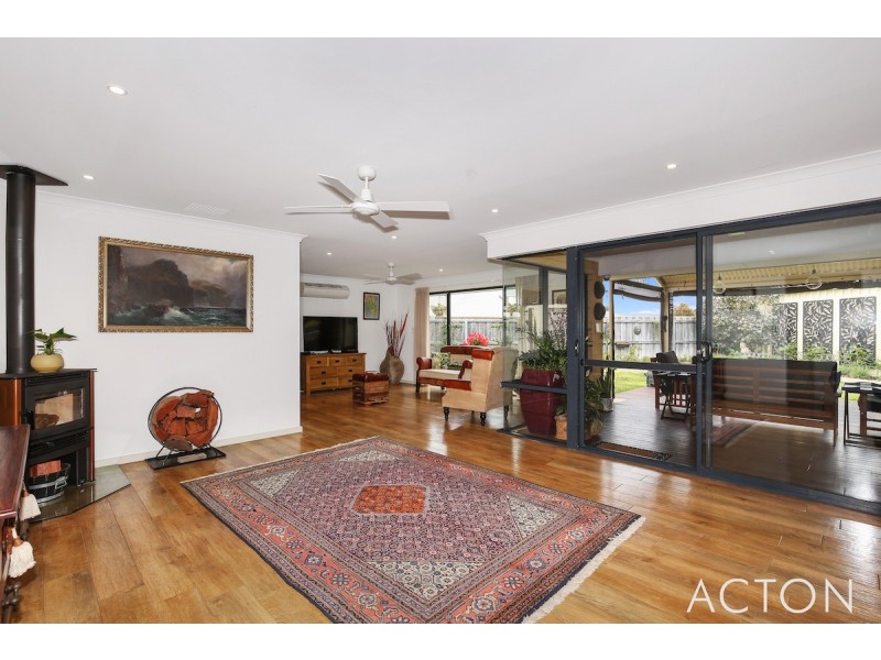 10 Senecio Way, Halls Head WA 6210