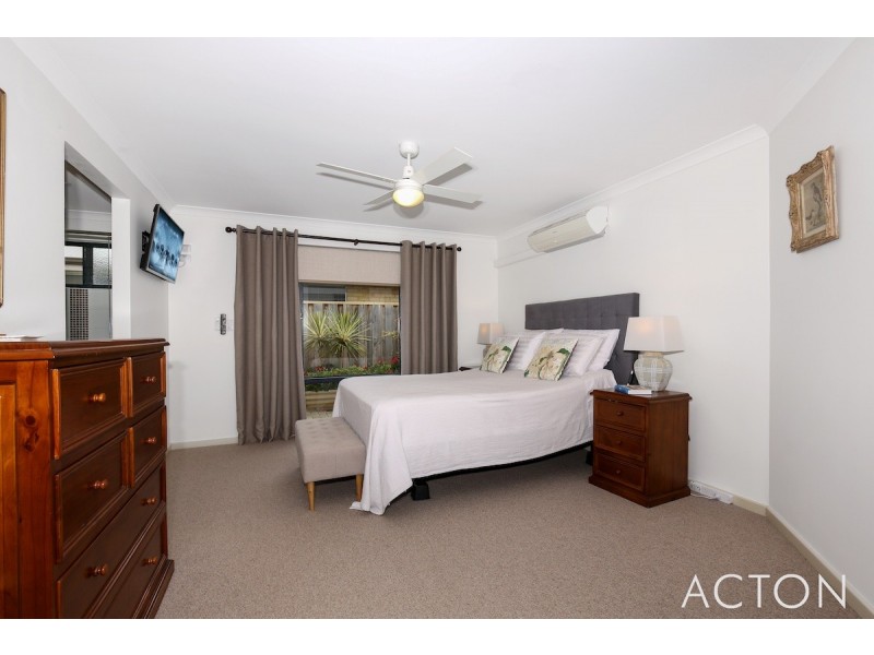 10 Senecio Way, Halls Head WA 6210