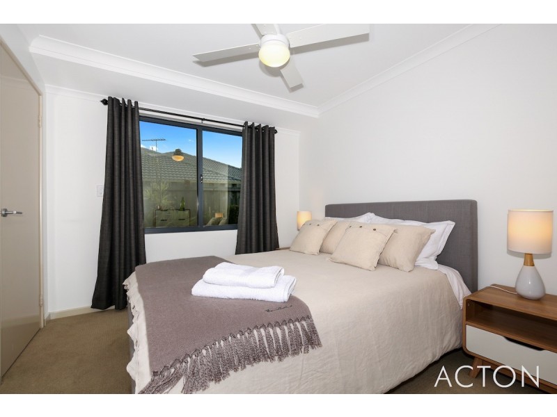 10 Senecio Way, Halls Head WA 6210