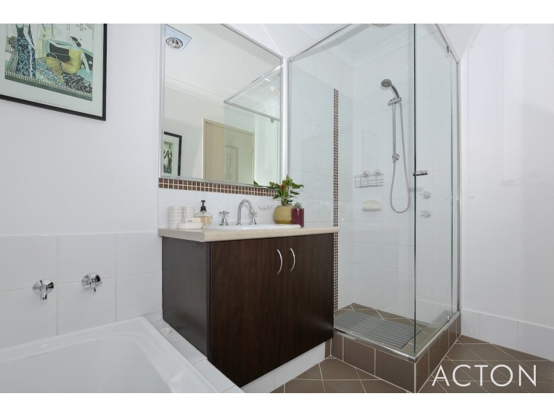 10 Senecio Way, Halls Head WA 6210