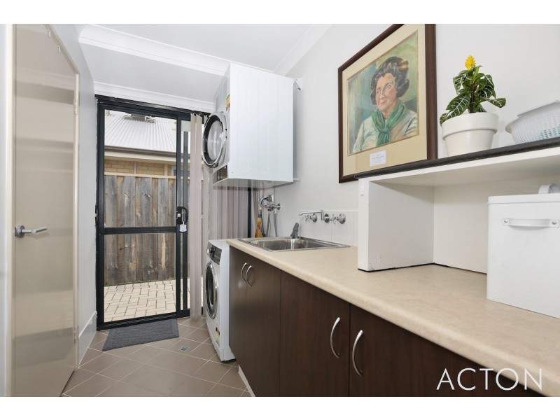 10 Senecio Way, Halls Head WA 6210