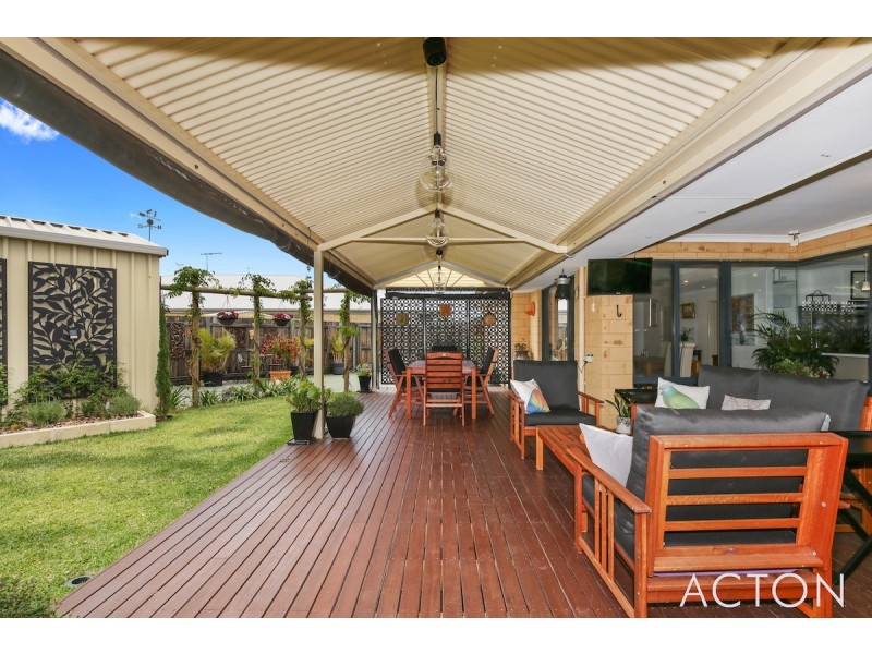 10 Senecio Way, Halls Head WA 6210