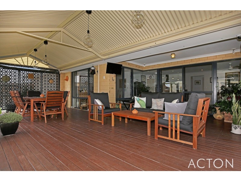 10 Senecio Way, Halls Head WA 6210