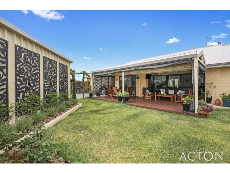 10 Senecio Way, Halls Head WA 6210