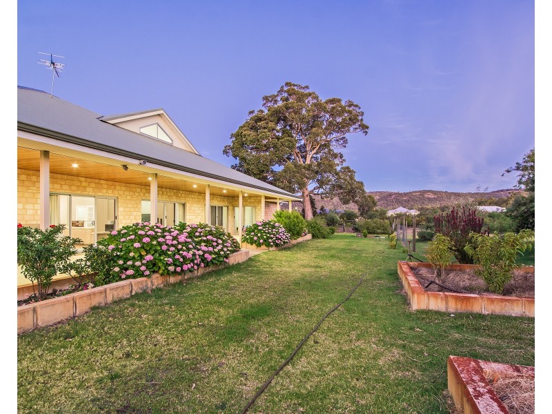 18 Fairbairn Road, Serpentine WA 6125