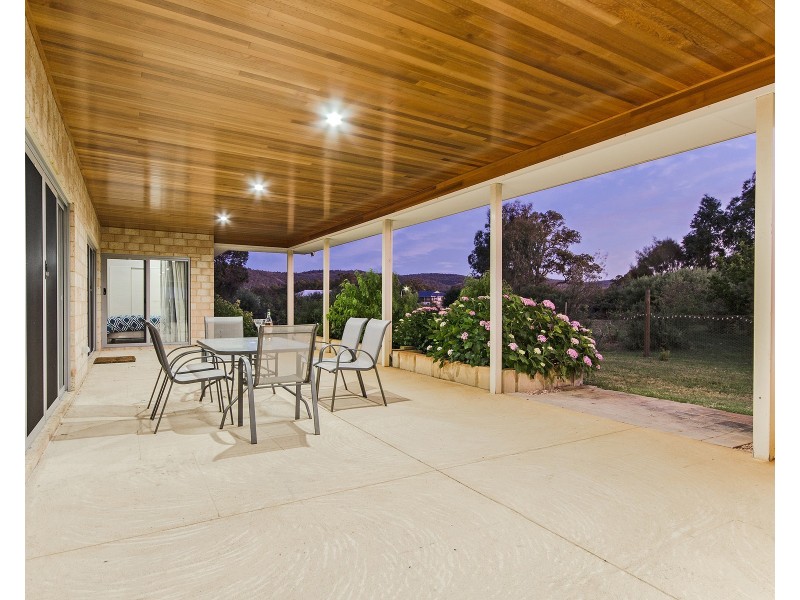 18 Fairbairn Road, Serpentine WA 6125