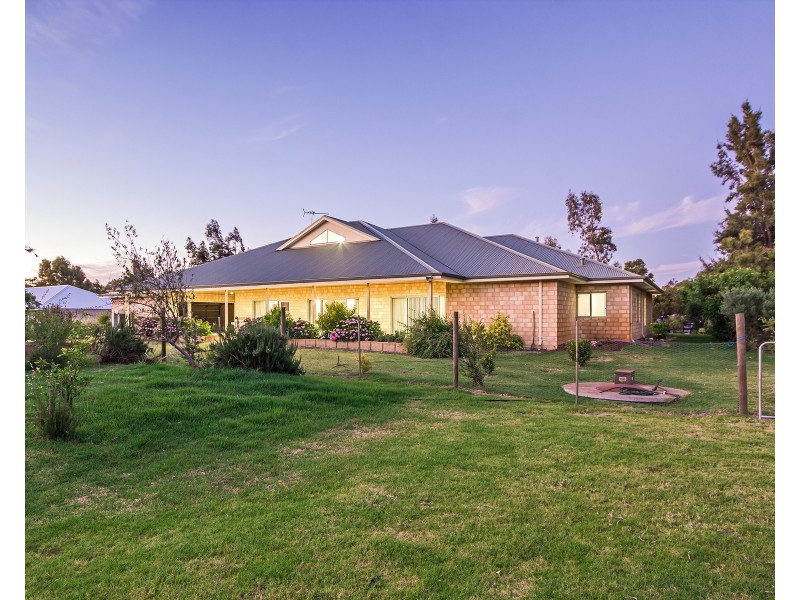 18 Fairbairn Road, Serpentine WA 6125