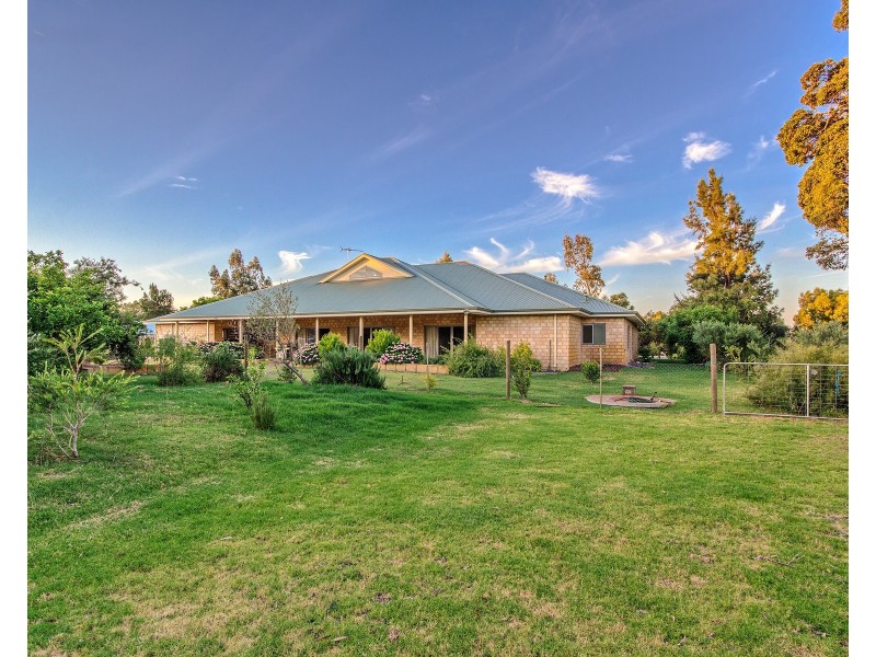 18 Fairbairn Road, Serpentine WA 6125
