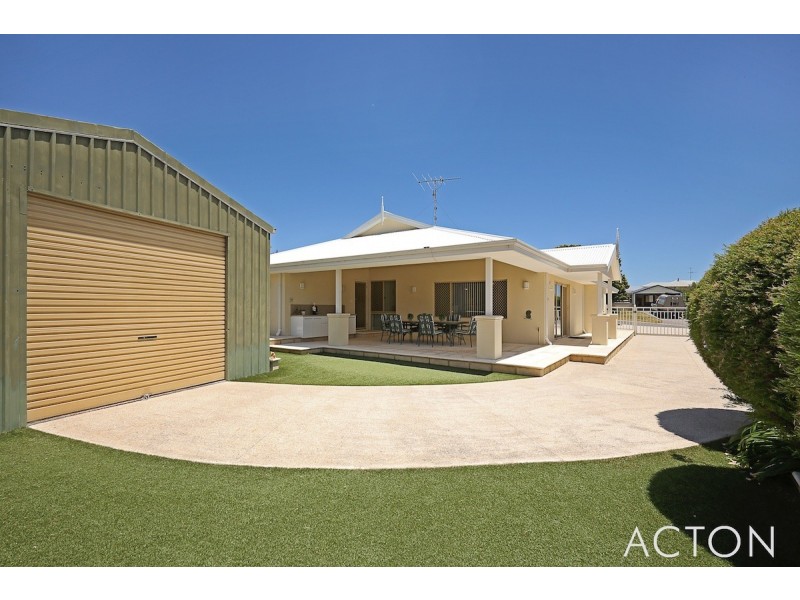 11 Bangalay Court, Halls Head WA 6210