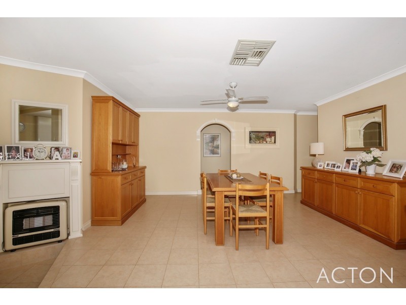 11 Bangalay Court, Halls Head WA 6210