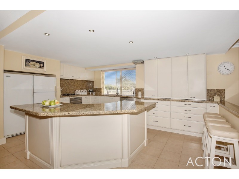 11 Bangalay Court, Halls Head WA 6210