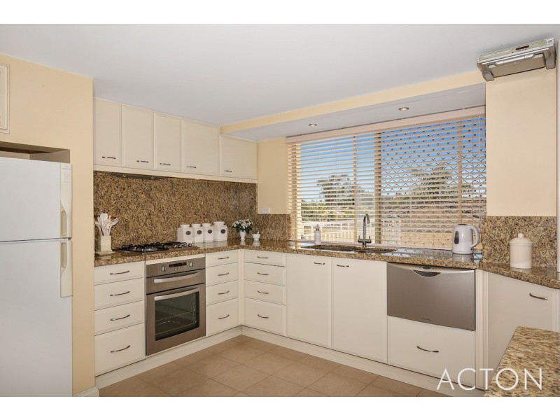 11 Bangalay Court, Halls Head WA 6210