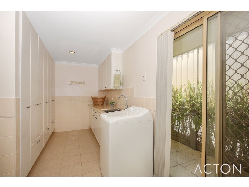 11 Bangalay Court, Halls Head WA 6210