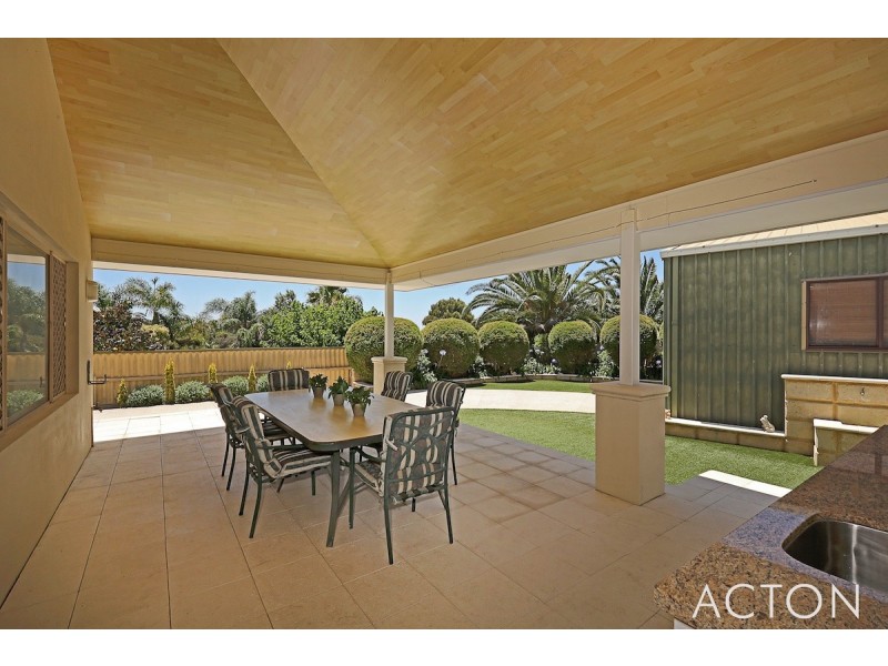 11 Bangalay Court, Halls Head WA 6210