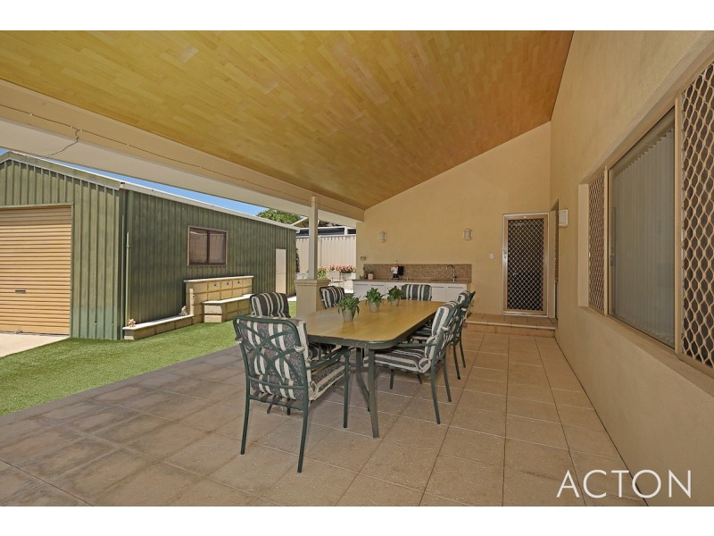 11 Bangalay Court, Halls Head WA 6210