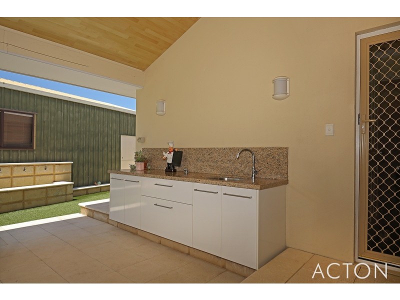 11 Bangalay Court, Halls Head WA 6210