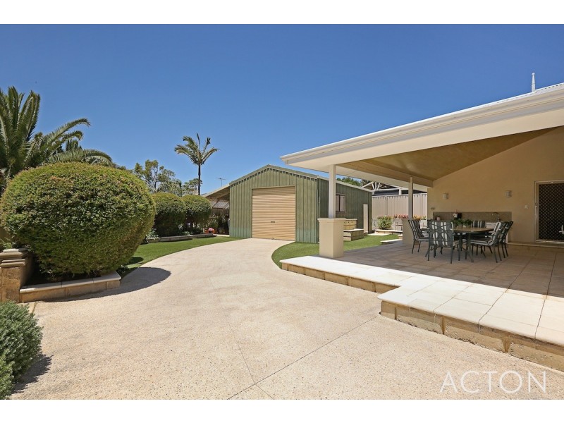 11 Bangalay Court, Halls Head WA 6210