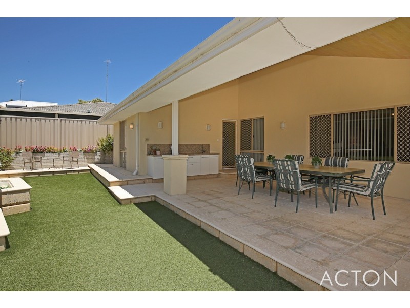 11 Bangalay Court, Halls Head WA 6210