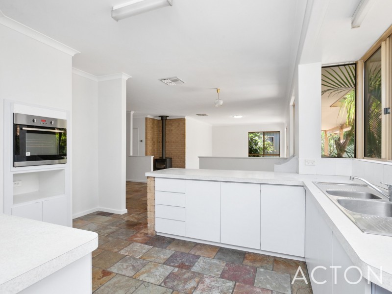 32 Hanson Way, Dudley Park WA 6210
