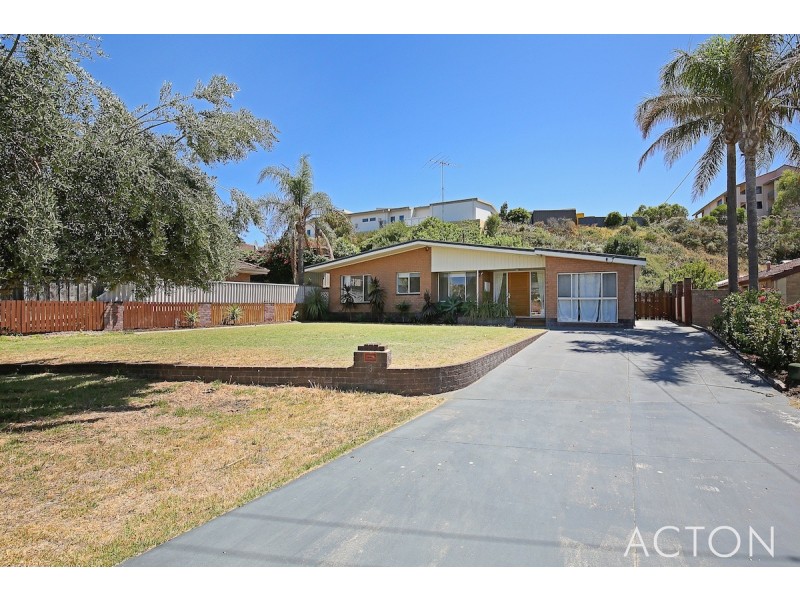 3 Murray Crescent, Halls Head WA 6210