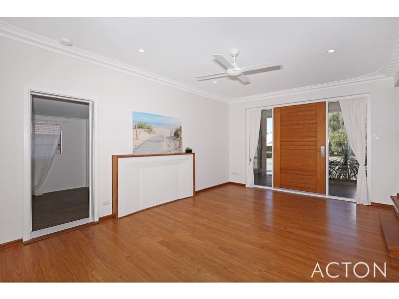 3 Murray Crescent, Halls Head WA 6210